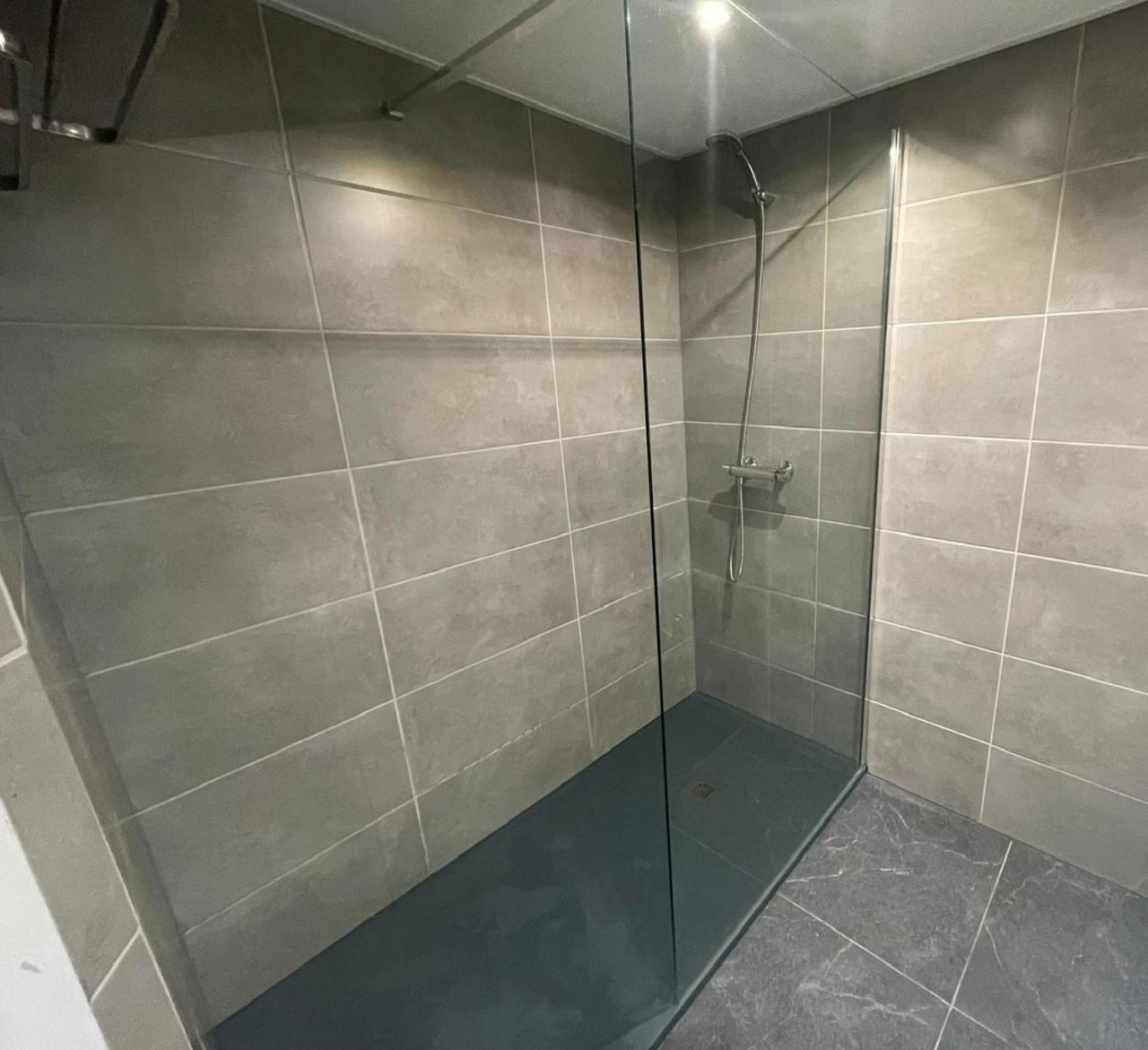 Edificio Gijon Newly Renovated Two-Bedroom Apartment Benidorm Eksteriør billede