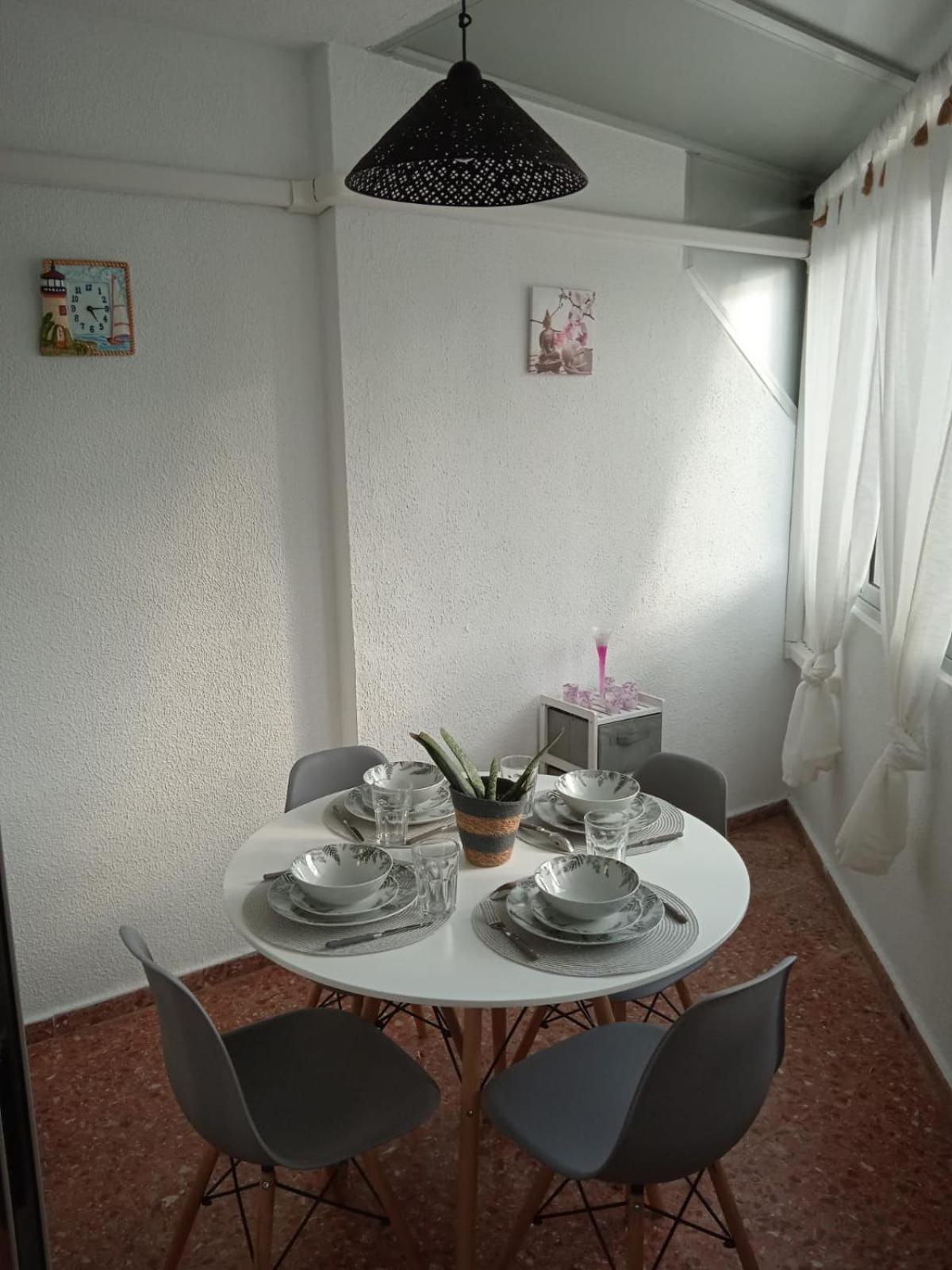 Edificio Gijon Newly Renovated Two-Bedroom Apartment Benidorm Eksteriør billede